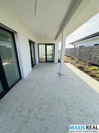 TOP NA PREDAJ: Novostavba rodinného domu na pozemku 550m2 s vyhrievanou garážou