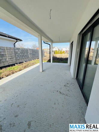 TOP NA PREDAJ: Novostavba rodinného domu na pozemku 550m2 s vyhrievanou garážou
