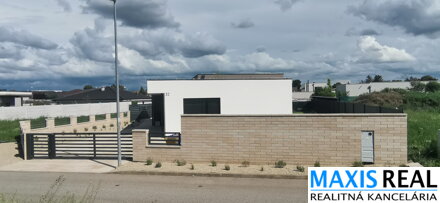 NA PREDAJ: LUXUSNÁ 4-izbová novostavba rodinného domu na 8a pozemku – PEKNÉ POLE Trnava