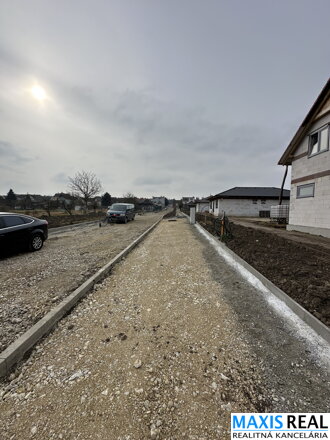 NA PREDAJ: Investičný 10-izbový dvojdom na okraji Malých Karpát v obci Dechtice
