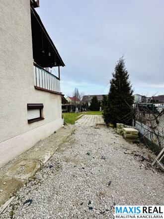 NA PREDAJ: Rodinný dom obci Brestovany s garážou na pozemku s výmerou 600 m2