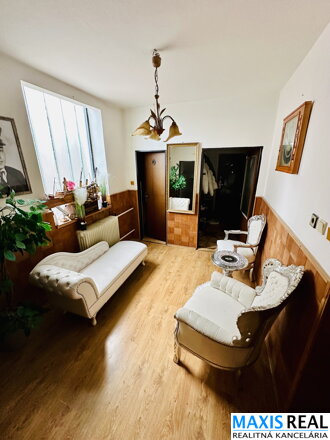 NA PREDAJ: Rodinný dom obci Brestovany s garážou na pozemku s výmerou 600 m2