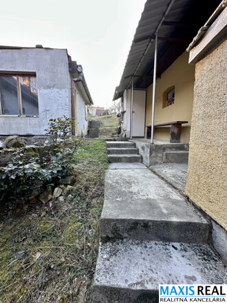 NA PREDAJ: Udržiavaný 3-izbový rodinný dom v obci Chtelnica na bývanie alebo na chalupu