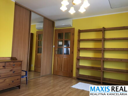 NA PRENÁJOM: Zariadený, klimatizovaný rodinný dom v centre mesta Trnava