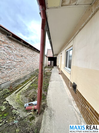 NA PREDAJ: Rodinný dom s veľkým pozemkom v Hrnčiarovciach nad Parnou