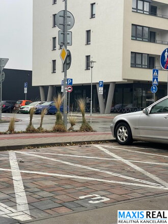 NA PREDAJ:  Nemáte kde parkovať? Na predaj ponúkame vlastné parkovacie státie.