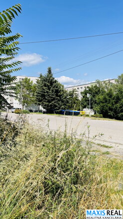 NA PREDAJ: Pozemok pri parku v Smoleniciach 