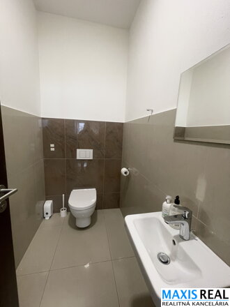 NA PRENÁJOM:Luxusný administratívny priestor na prenájom – 300 m² pre náročných