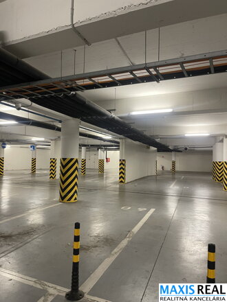 NA PREDAJ: Parkovacie státie v podzemnej garáži priamo v centre mesta.