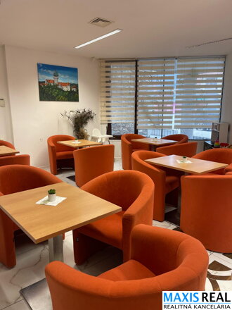 NA PRENÁJOM : Obchodný priestor v centre Smoleníc (bývalá cukráreň)