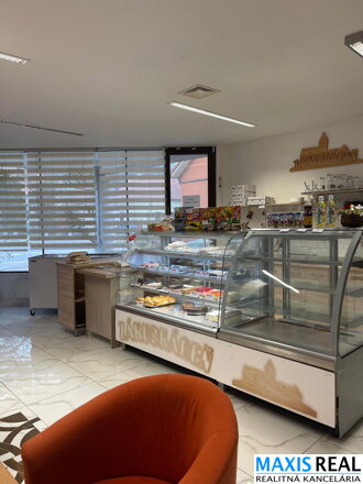 NA PRENÁJOM : Obchodný priestor v centre Smoleníc (bývalá cukráreň)