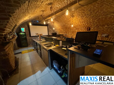 NA PRENÁJOM: 130 m2 nebytový priestor v centre mesta Trnava
