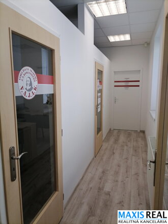 NA PRENÁJOM: Reprezentatívne priestory – školiace stredisko na pešej zóne v Trnave s výmerou 178m2 