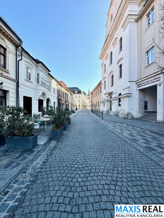 NA PRENÁJOM: Reprezentatívna dvojkancelária na pešej zóne v Trnave s výmerou 50m2 