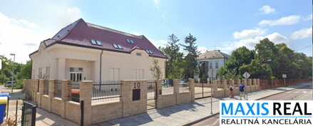 NA PRENÁJOM: Reprezentatívna historická budova na prenájom v širšom centre Trnavy